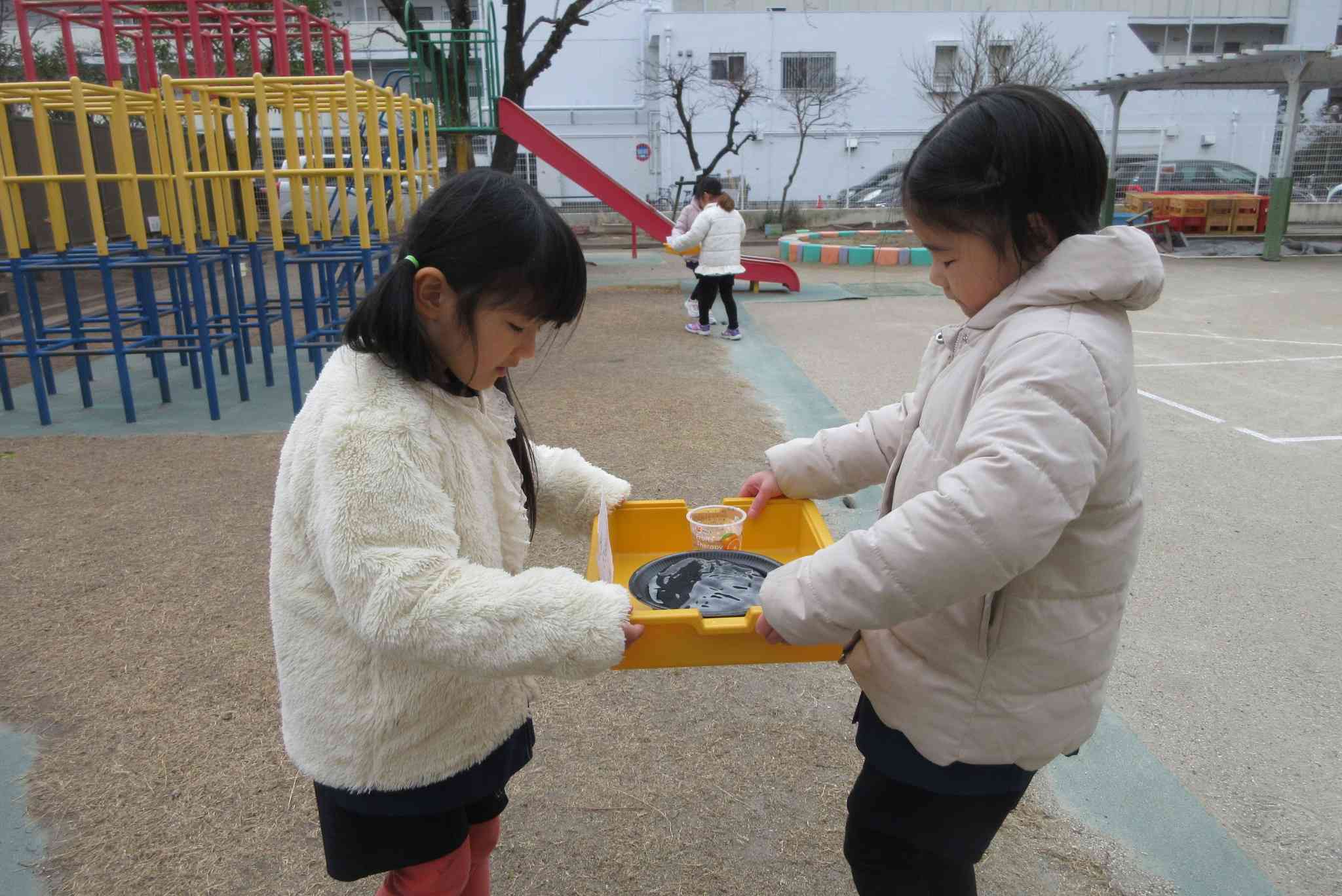 ②友達とどこに水を置くか相談